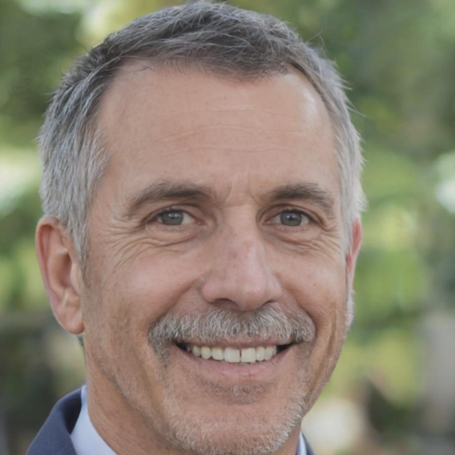 Instructor Fernando Ruiz